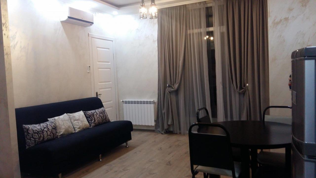 Real Palace 18 Pirosmani Apartamento Batumi Exterior foto