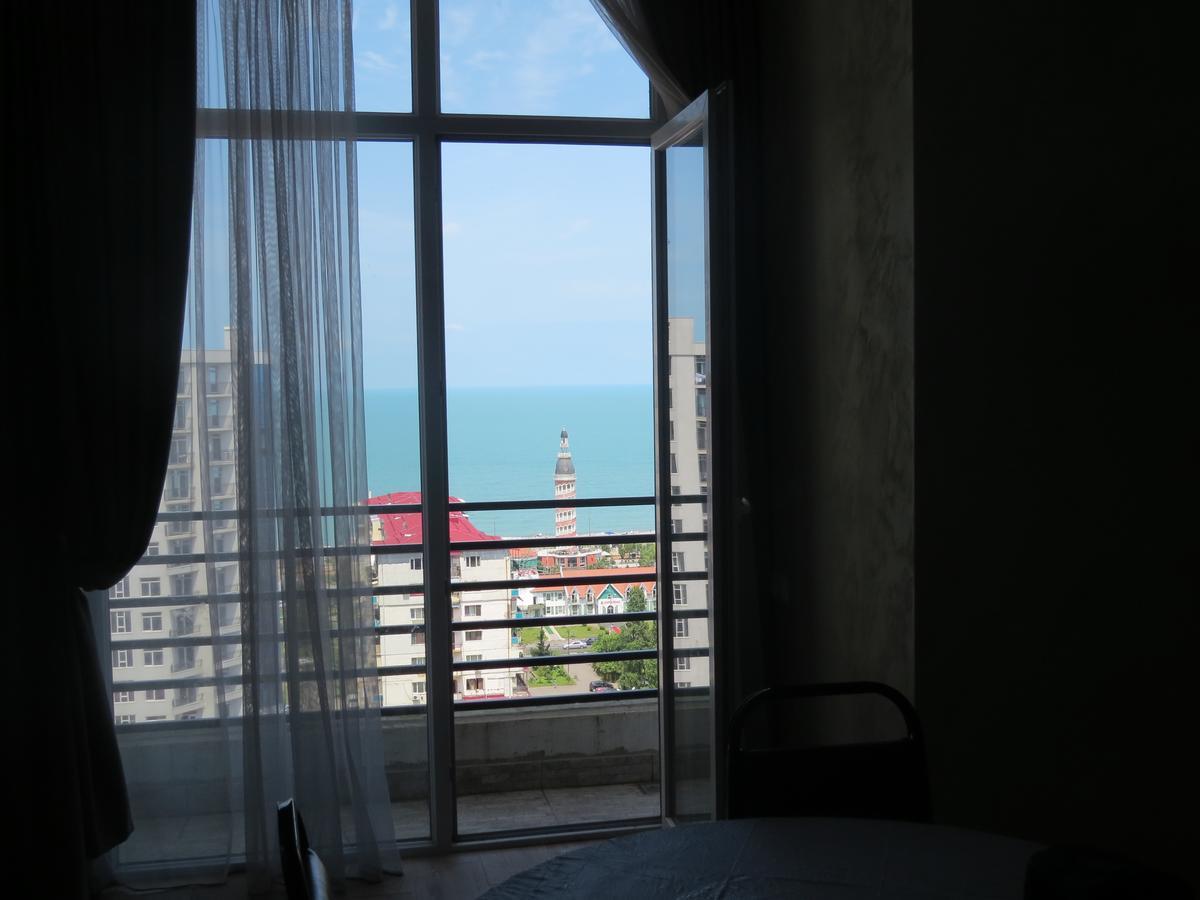 Real Palace 18 Pirosmani Apartamento Batumi Exterior foto