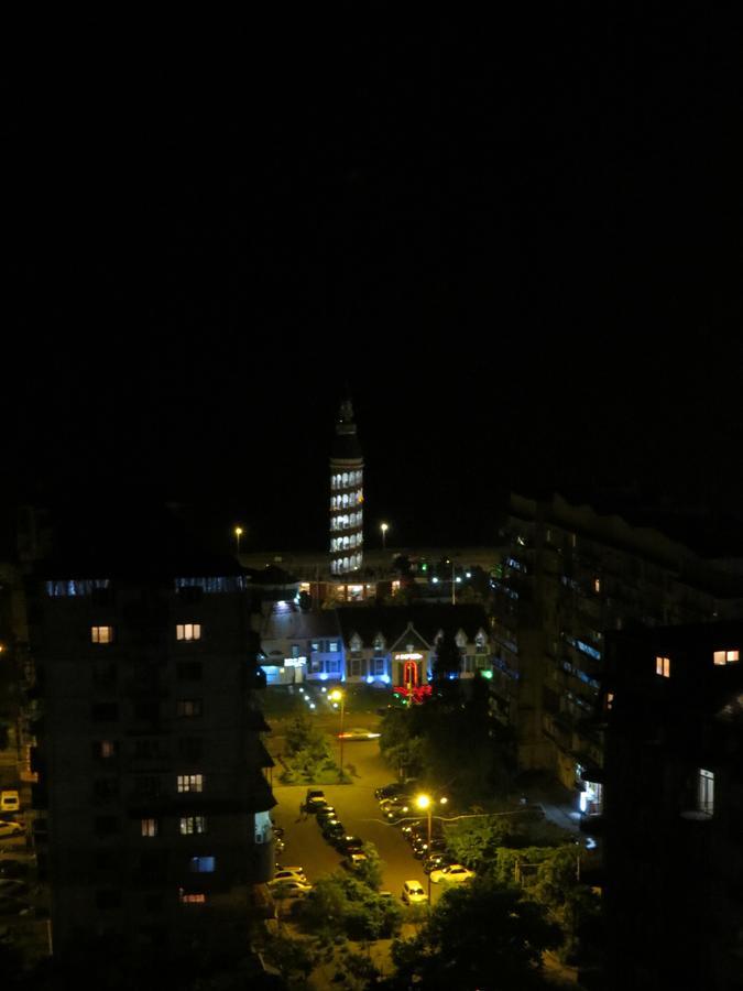 Real Palace 18 Pirosmani Apartamento Batumi Exterior foto