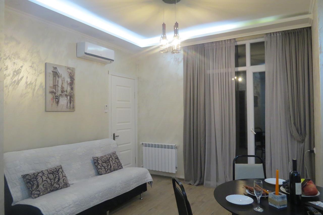 Real Palace 18 Pirosmani Apartamento Batumi Exterior foto